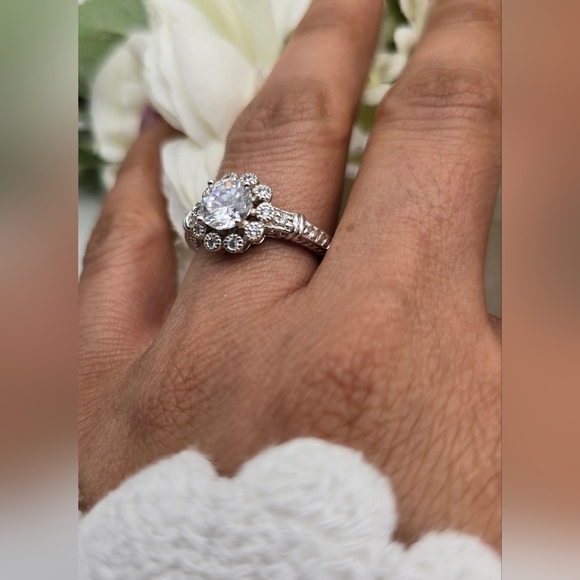 ♥️ JOY ENGAGEMENT RING - Picture 3 of 6